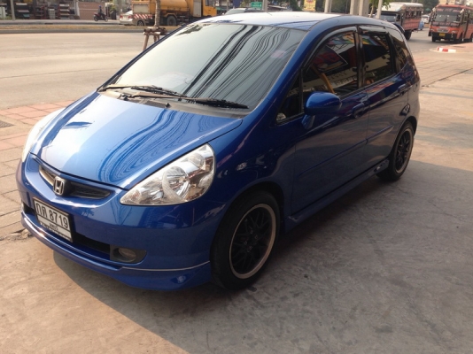 HONDA JAZZ ปี 2005 ขายรถสวย เกียร์ AUTO เครื่อง V-TEC พวงมาลัยพาวเวอร์ แอร์เย็น กระจกไฟฟ้า ล้อ MAX แต่ง เครื่องเดิมแน่นๆ ช่วงล่างขับดี เบาะสภาพสวย สีสวย ภายในสะอาด รถพร้อมใช้งาน จัดไฟแนนได้