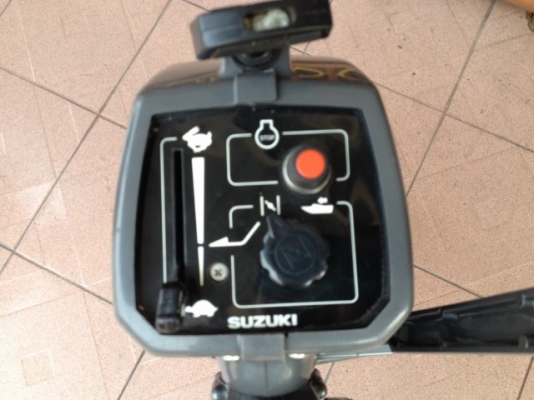 เครืองเรือ SUZUKI 2 เเรงของมาจากญี่ปุ่นสภาพสวยตามรูป