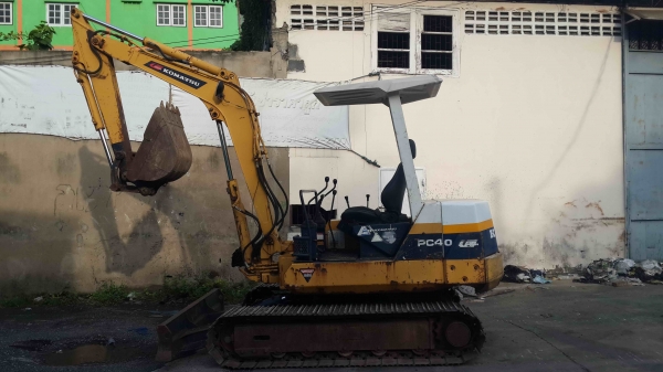 ขายรถแมคโคร Pc40-6 สภาพพร้อมใช้งาน