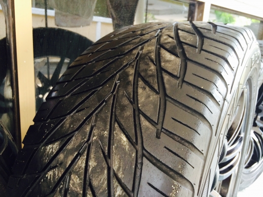 ขายล้อขอบ 20 กว้าง9 et 20. 6รู139พร้อมยางToyo 265-50-20สวยๆครับ