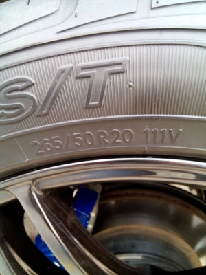 ขายล้อขอบ 20 กว้าง9 et 20. 6รู139พร้อมยางToyo 265-50-20สวยๆครับ