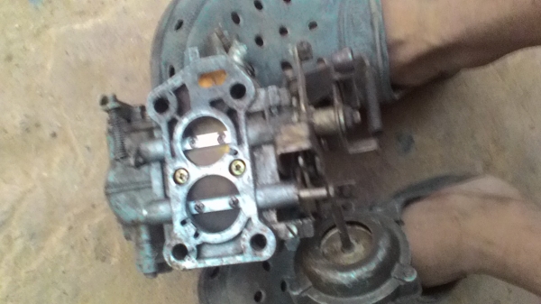 เพื่อนฝากขายคาบูsolexสองลิ้น