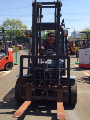 ขายฟอร์คลิฟต์ TOYOTA 02-8FD20 ดีเซล ,เกียร์ออโต , ล้อหน้าคู่ ,เสายกสูง 4 เมตร ,ฮิ้งฟอร์ค รถใช้งานมาน้อย 1000 ช.ม ( SPECS JAPAN )
