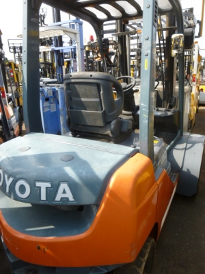 ขายฟอร์คลิฟต์ TOYOTA 02-8FD20 ดีเซล ,เกียร์ออโต , ล้อหน้าคู่ ,เสายกสูง 4 เมตร ,ฮิ้งฟอร์ค รถใช้งานมาน้อย 1000 ช.ม ( SPECS JAPAN )