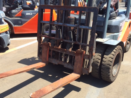 ขายฟอร์คลิฟต์ TOYOTA 02-8FD20 ดีเซล ,เกียร์ออโต , ล้อหน้าคู่ ,เสายกสูง 4 เมตร ,ฮิ้งฟอร์ค รถใช้งานมาน้อย 1000 ช.ม ( SPECS JAPAN )