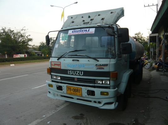 รถบรรทุกน้ำ10ล้อ 2 เพลา เกียร์กลาง