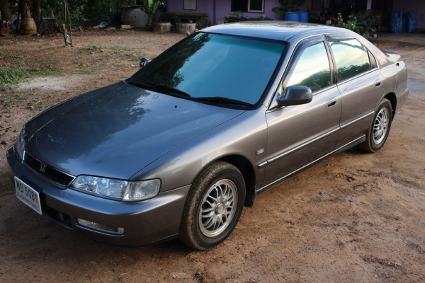 ขายฮอนด้าแอคคอร์ด ไฟท้ายสองก้อน