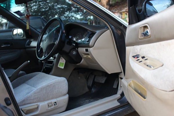 ขายฮอนด้าแอคคอร์ด ไฟท้ายสองก้อน