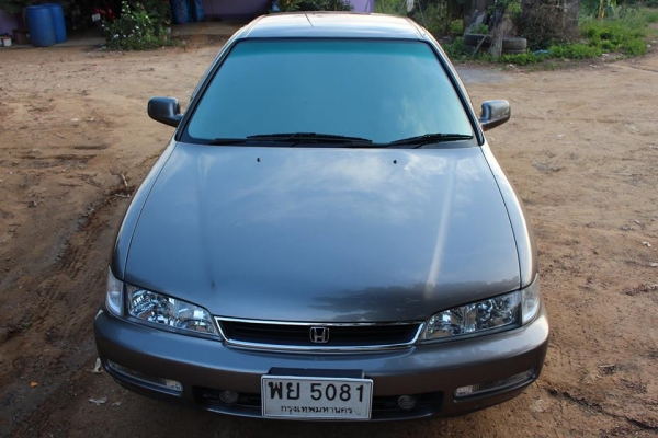 ขายฮอนด้าแอคคอร์ด ไฟท้ายสองก้อน