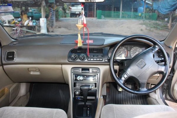 ขายฮอนด้าแอคคอร์ด ไฟท้ายสองก้อน