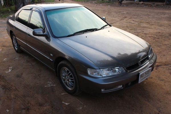 ขายฮอนด้าแอคคอร์ด ไฟท้ายสองก้อน