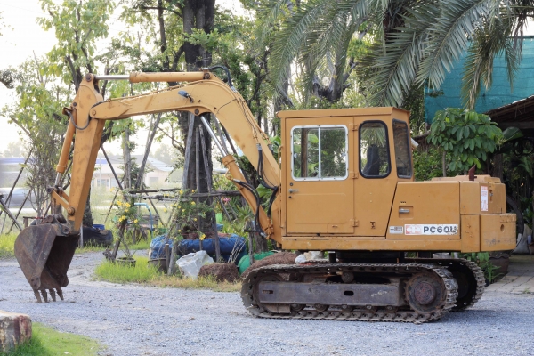 ขายแม็คโค KOMATSU PC60 นำเข้าจากญี่ปุ่น  มี VDO ทดลองขับให้ดู  ติดต่อ 086-775-7900, 086-324-1992