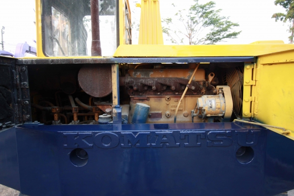 ขายแม็คโค KOMATSU PC60 นำเข้าจากญี่ปุ่น  มี VDO ทดลองขับให้ดู  ติดต่อ 086-775-7900, 086-324-1992