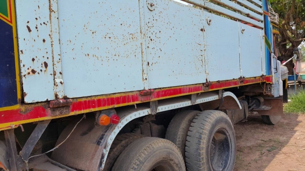 ขาย 10 ล้อดั้มหัวยาว เครื่อง175 แรงพร้อมเล่มทะเบียน