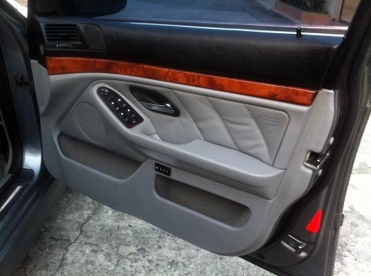 BMW 523 iA E39 เครื่องโน้ตคู่ เกียร์ออโต้เกียร์ทริปทรอนิก