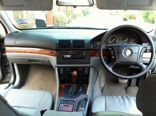 BMW 523 iA E39 เครื่องโน้ตคู่ เกียร์ออโต้เกียร์ทริปทรอนิก