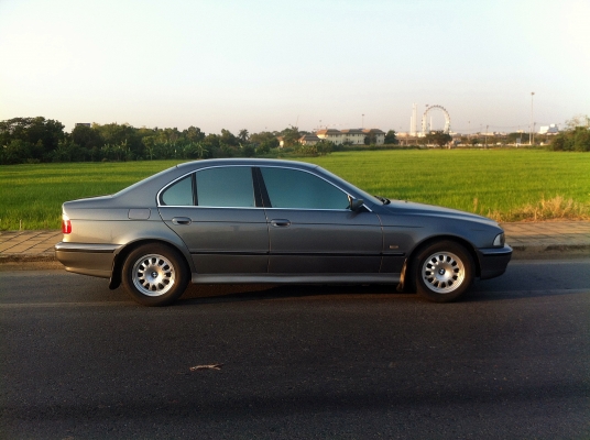 BMW 523 iA E39 เครื่องโน้ตคู่ เกียร์ออโต้เกียร์ทริปทรอนิก