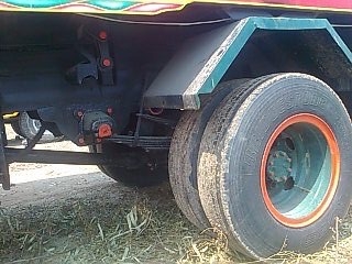 ขายด่วน รถบรรทุกอีแต๋น 6 ล้อดั๊มพ์ กระบะดั๊มพ์เหล็กคอกสูงเกษตรความยาว 3.20 เมตรต่อดั๊มพ์ใหม่เอี่ยม เครื่องยนต์ 85 แรงของหกล้อ ISUZU ช่วงล่างใหญ่คัชซีหน้า 6 ชุดคานหน้ากับเฟืองท้ายของรถหกล้อ ISUZU TL สภาพดีสุดๆครับ ช่วงล่างแน่นยางสภาพดีพร้อมบรรทุกหนักได้เลย