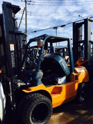 ขายฟอร์คลิฟต์ TOYOTA 02-7FD35  (4000 ช.ม ) ดีเซล , เกียร์ออโต , เสายกสูง 4 m (SPECS JAPAN ) เดิมแท้จากญี่ปุ่น สีเดิมและตัวถังสภาพเดิมจากญี่ปุ่น