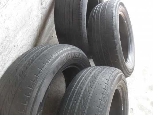 ยาง BRIDGESTONE 215/60R16ปี12 สวยๆ 4 เส้น ราคา 2300 บาท