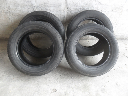 ยาง BRIDGESTONE 215/60R16ปี12 สวยๆ 4 เส้น ราคา 2300 บาท