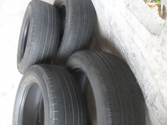 ยาง BRIDGESTONE 215/60R16ปี12 สวยๆ 4 เส้น ราคา 2300 บาท
