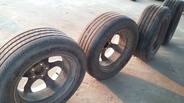 ขายเเม๊กขอบ17 5รู พร้อมยางมิชลีน235/55 พร้อมใช้งาน แต่ยาง2วงมันบวมคับ ขายเเม๊กขอบ17 5รู พร้อมยางมิชลีน235/55 พร้อมใช้งาน แต่ยาง2วงมันบวมคับ