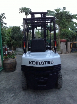 +++ ขายโฟล์คลิฟท์  KOMATSU  FD25-11  (รถนอก ) ขนาด  2.5  ตัน  เครื่องยนต์ดีเซล  เสา  4  เมตร  เกียร์ธรรมดา  ล้อหน้าคู่  ยางตันครับ