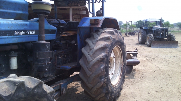 ขายรถไถFORD รุ่นAT  6610คานหน้านิวฮอแลน   สภาพดีสีเดิมๆ08100766401