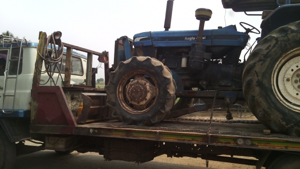 ขายรถไถFORD รุ่นAT  6610คานหน้านิวฮอแลน   สภาพดีสีเดิมๆ08100766401