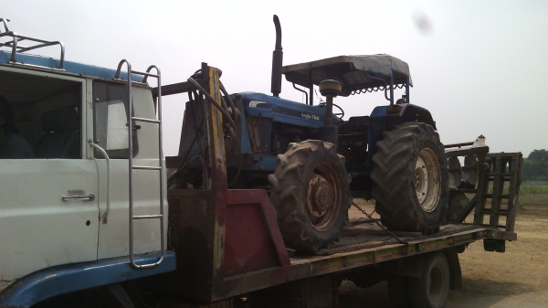 ขายรถไถFORD รุ่นAT  6610คานหน้านิวฮอแลน   สภาพดีสีเดิมๆ08100766401