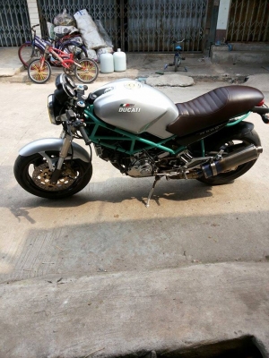ขาย Ducati M900 อินวอย รถสภาพตามรูปเลยคับ เก็บงานใหม่หมด ทำสีใหม่ ฝาข้างชุบโครเมียม เครื่องชัวส์ๆคับ บิดติดมือ ทอร์คจัดมาก โซ่สเตอเพิ่งเปลี่ยน ยางหน้า-หลัง ใช้ได้อีกนาน ได้ไปขี่หล่ออย่างเดียวคับ เปิดราคา 115000 ต่อรองได้คับสนใจจริงโทรมา 0903120561 Line: n