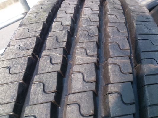 ขายยาง มิชลิน 275/80R22.5 ยางปี12 อัดเย็นจากมิชลินมายังไม่เคยใช้มีอยู่ 6 เส้น/ละ 4500