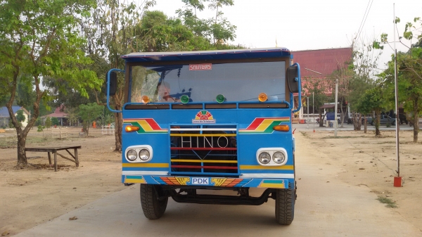 ขายรถอีแต๋น ด้ำ ทีเหมาะสำหลับพื้นที่สูงเช็นเขาแและมอสูงชันเครืองใหญ่ถึง120แรงม้ามีเกียร์กลาง เพลา6ล้อคัชีใหญ่สนใจโทร0813655997อำพร พาเจริญราคา2&times;&times;&times;&times;&times;บาท