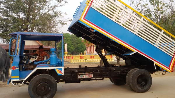 ขายรถอีแต๋น ด้ำ ทีเหมาะสำหลับพื้นที่สูงเช็นเขาแและมอสูงชันเครืองใหญ่ถึง120แรงม้ามีเกียร์กลาง เพลา6ล้อคัชีใหญ่สนใจโทร0813655997อำพร พาเจริญราคา2×××××บาท ขายรถอีแต๋น ด้ำ ทีเหมาะสำหลับพื้นที่สูงเช็นเขาแและมอสูงชันเครืองใหญ่ถึง120แรงม้ามีเกียร์กลาง เพลา6ล้อคัชีใหญ่สนใจโทร0813655997อำพร พาเจริญราคา2×××××บาท