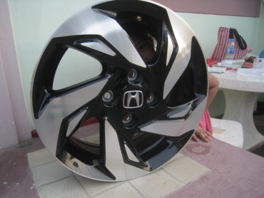 ขายล้อแม็กป้ายแดง honda mobilio 15"x5.5" et53 4 รู 100สนใจติดต่อเล็กคลองสามครับ 081-3747940