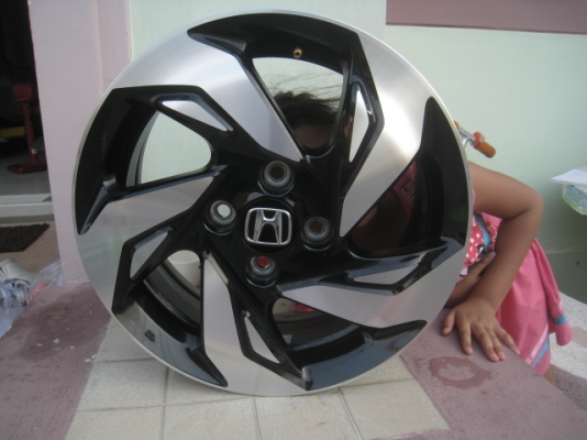 ขายล้อแม็กป้ายแดง honda mobilio 15"x5.5" et53 4 รู 100สนใจติดต่อเล็กคลองสามครับ 081-3747940