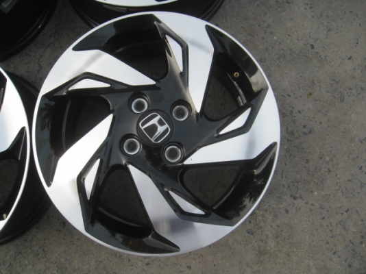 ขายล้อแม็กป้ายแดง honda mobilio 15"x5.5" et53 4 รู 100สนใจติดต่อเล็กคลองสามครับ 081-3747940