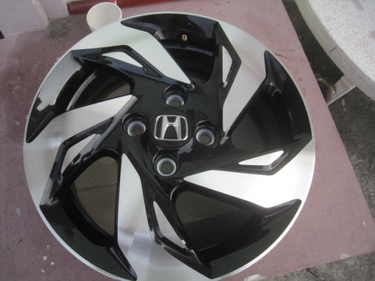 ขายล้อแม็กป้ายแดง honda mobilio 15"x5.5" et53 4 รู 100สนใจติดต่อเล็กคลองสามครับ 081-3747940