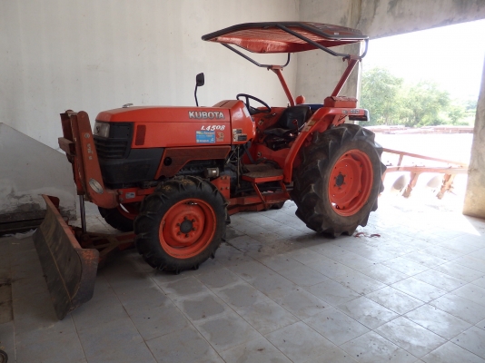 ขาย KUBOTA L4508 ใช้งาน2300ชม 4x4 รถสวยมากมีใบมีดหน้า กับผานบุกเบิก รถอยู่ ประจวบ