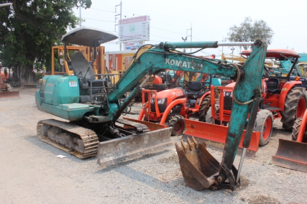 Komatsu PC30-7 เก่าไทยขายตามสภาพครับ
