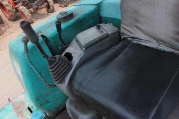 Komatsu PC30-7 เก่าไทยขายตามสภาพครับ