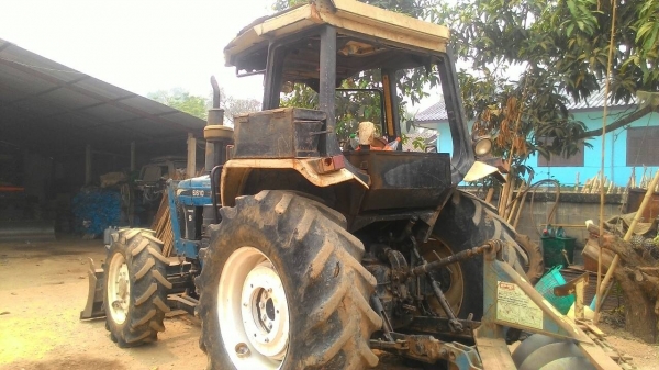 ขายรถไถFORD 2 เพลา สภาพดีพร้อมใช้ พร้อมอุปกรณ์ ด้านหน้าและผานพรวน7ใบ