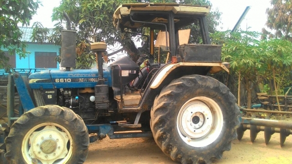 ขายรถไถFORD 2 เพลา สภาพดีพร้อมใช้ พร้อมอุปกรณ์ ด้านหน้าและผานพรวน7ใบ