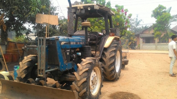 ขายรถไถFORD 2 เพลา สภาพดีพร้อมใช้ พร้อมอุปกรณ์ ด้านหน้าและผานพรวน7ใบ