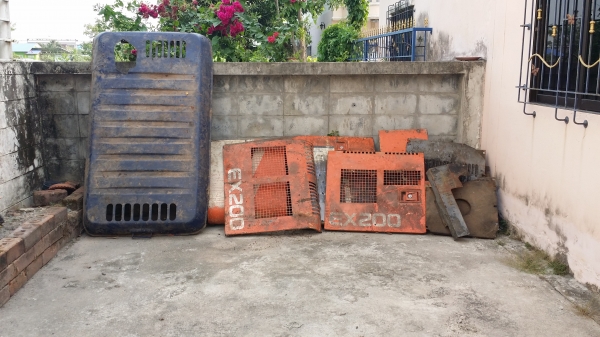 ขายด่วน ฝากระโปง+บอดี้รอบคัน+ฝากระโปงแผ่นใต้ท้อง HITACHI EX200-3