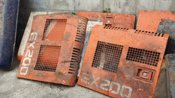 ขายด่วน ฝากระโปง+บอดี้รอบคัน+ฝากระโปงแผ่นใต้ท้อง HITACHI EX200-3 ขายด่วน ฝากระโปง+บอดี้รอบคัน+ฝากระโปงแผ่นใต้ท้อง HITACHI EX200-3