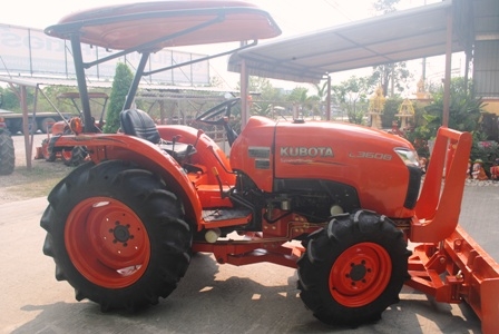 ขายรถไถ Kubota L3608(4WD) พร้อมใบดันและผานพรวนช้าง รถไร่ เก็บงานสวยๆ พร้อมใช้งาน