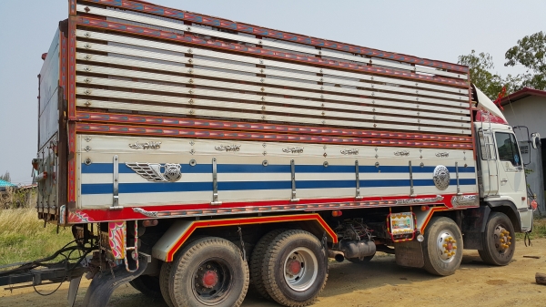 ขายรถพ่วง 24 ล้อ พร้อมขายเต็ม 100 \% แล้ว กระบะเนียมคอกเกษตรดั้ม HINO PROFIA เครื่อ ง.K13C ปี.53  ราคา.1850000 ต่อรองกันได้ สนใจโทรเลย