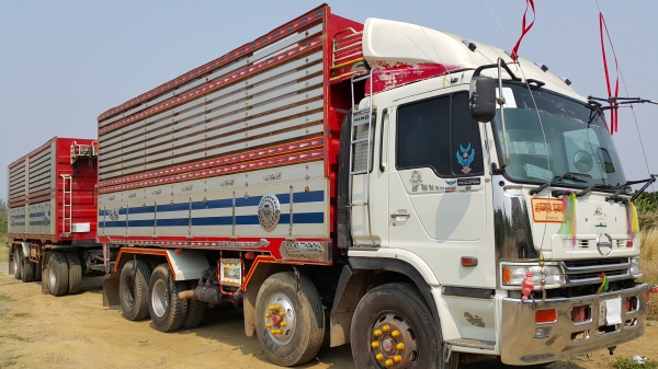 ขายรถพ่วง 24 ล้อ พร้อมขายเต็ม 100 \% แล้ว กระบะเนียมคอกเกษตรดั้ม HINO PROFIA เครื่อ ง.K13C ปี.53  ราคา.1850000 ต่อรองกันได้ สนใจโทรเลย